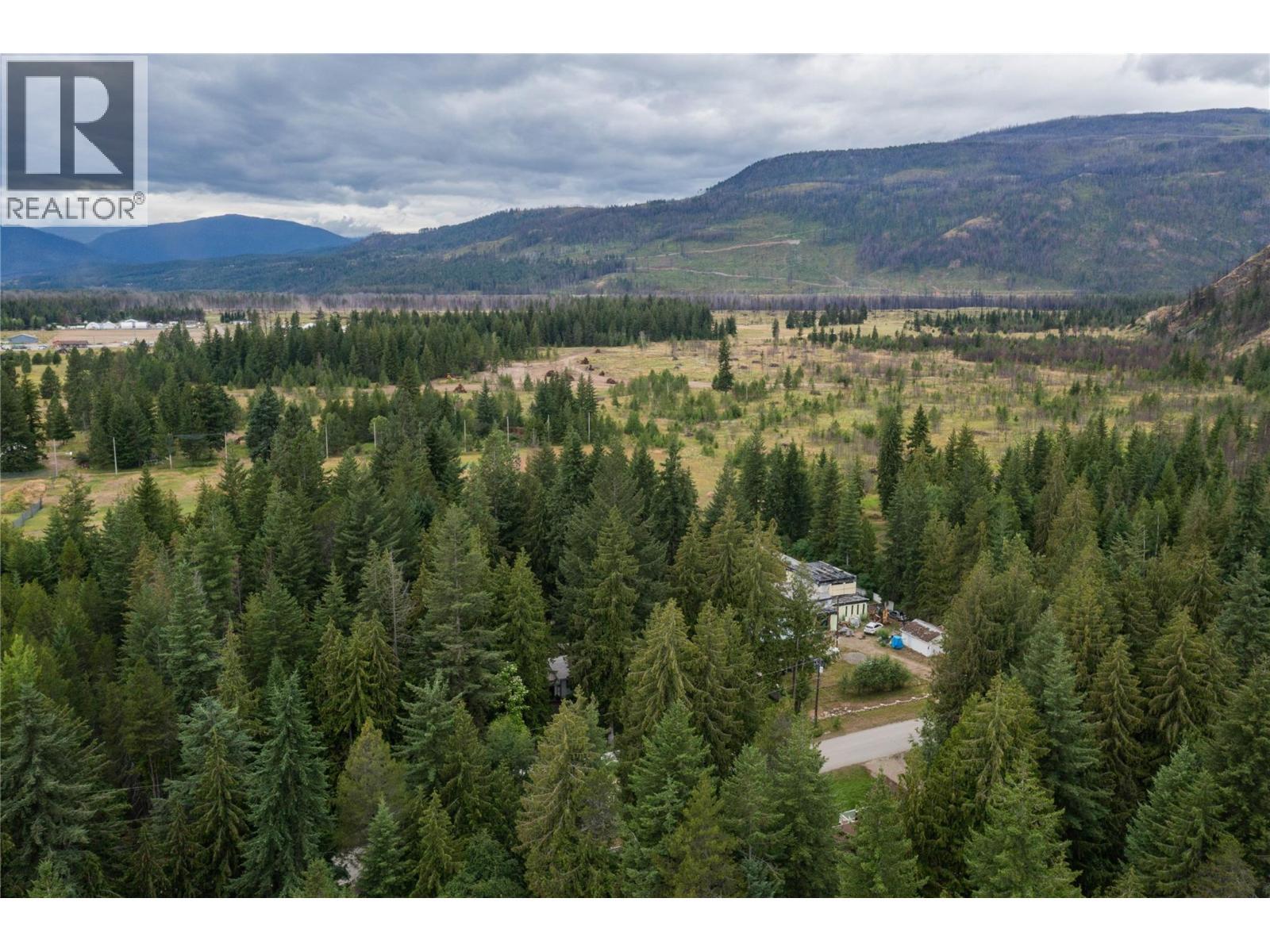 4037 Santa Road. Scotch Creek, British Columbia