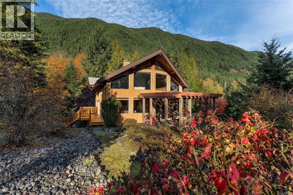 8105 Miracle Close, Youbou