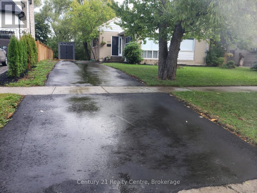 1491 Pembroke Drive, Oakville (cp College Park)