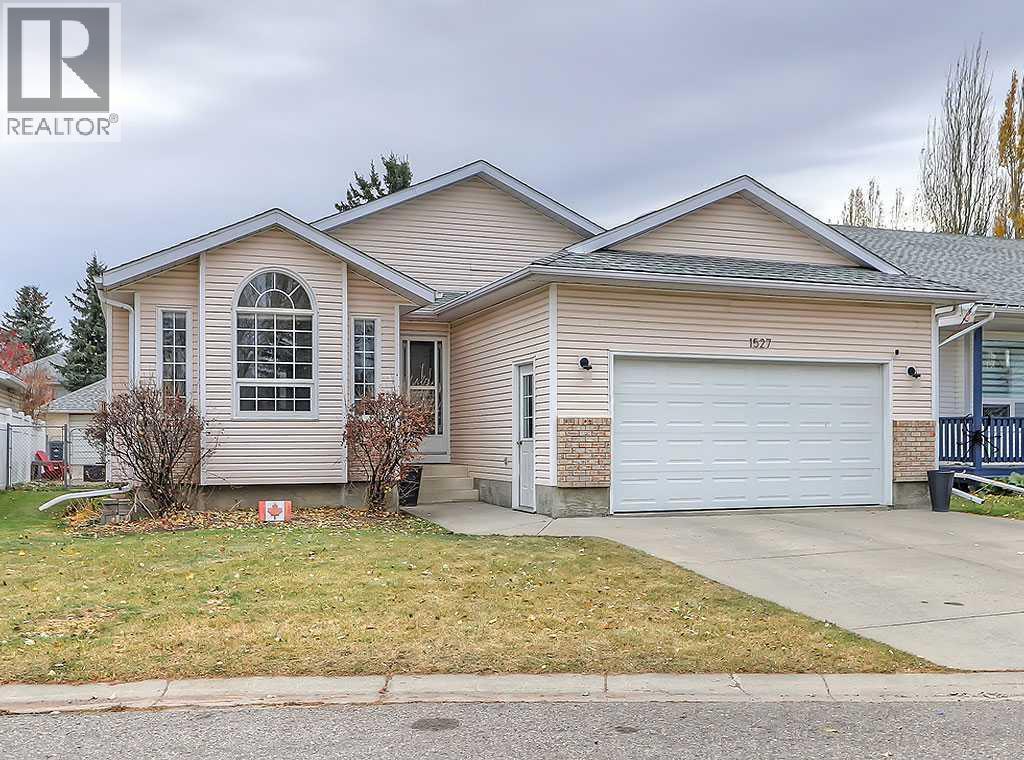 1527 10 Avenue Se, High River
