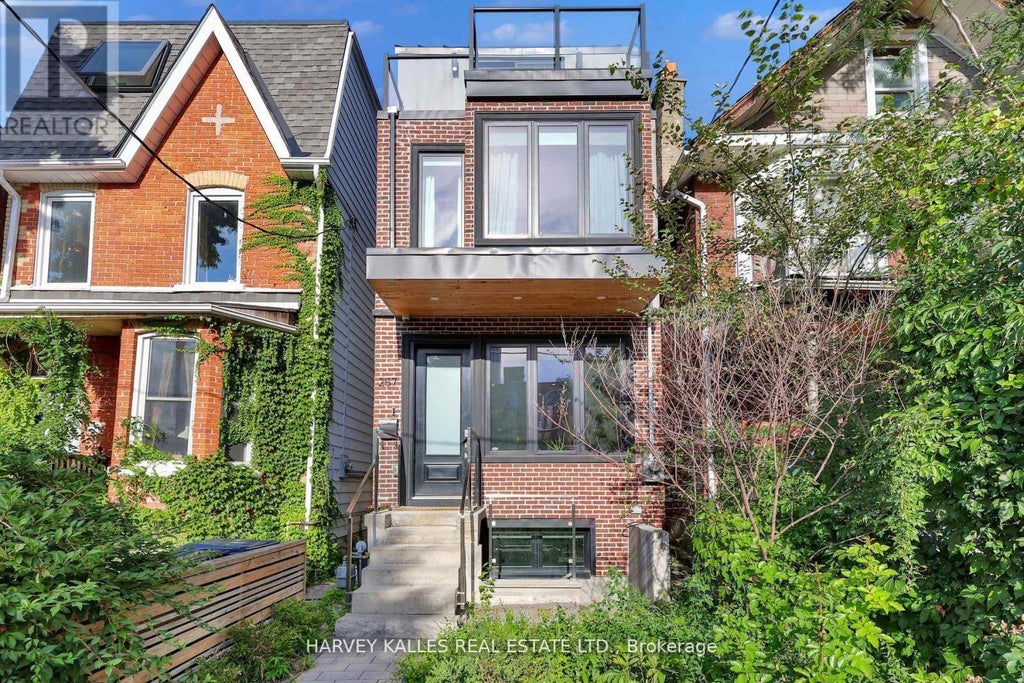 257 Borden Street, Toronto (university)