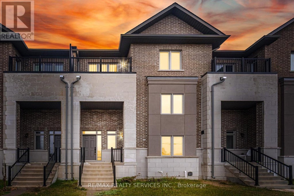 24 Alan Williams Trail, Uxbridge