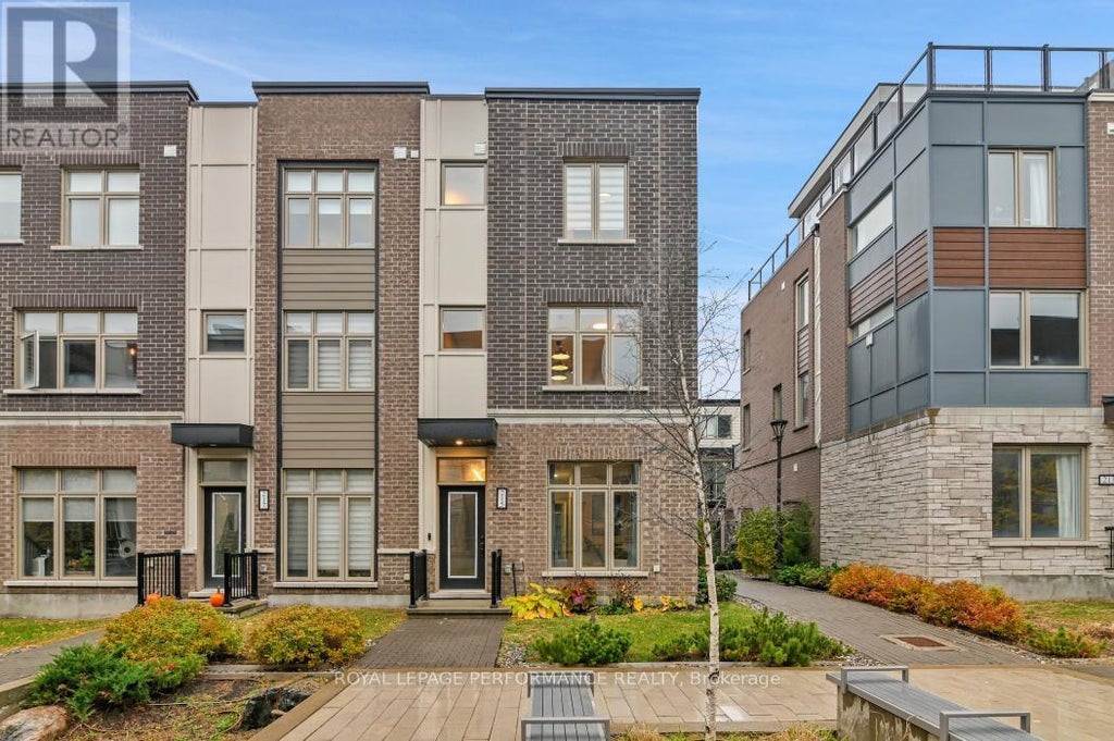 215 Makadewa Private, Ottawa