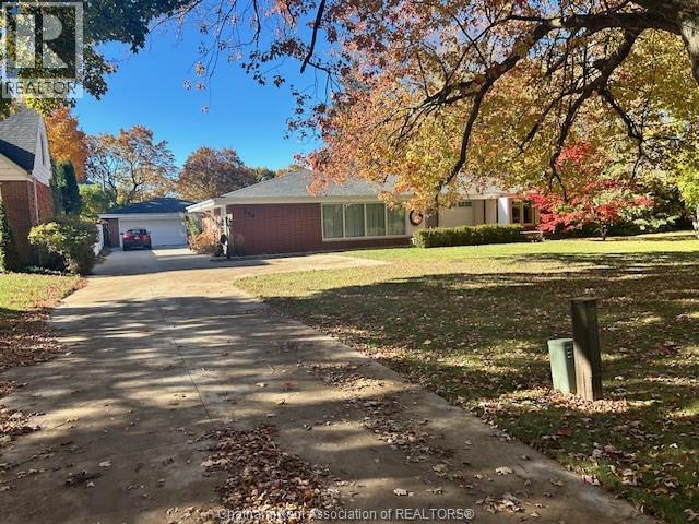 320 Victoria Avenue North, Chatham