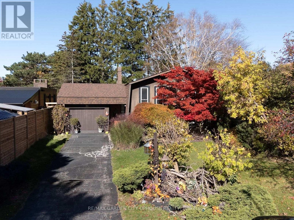 56 The Cedars, St. Catharines (vine/linwell)