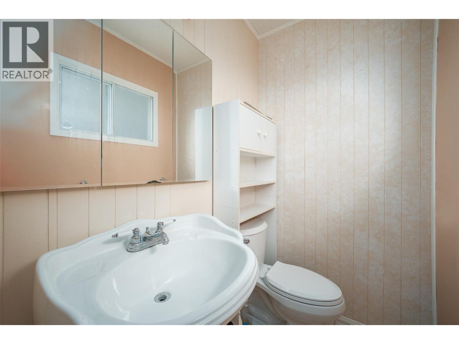 1012 33 Avenue. Vernon, British Columbia