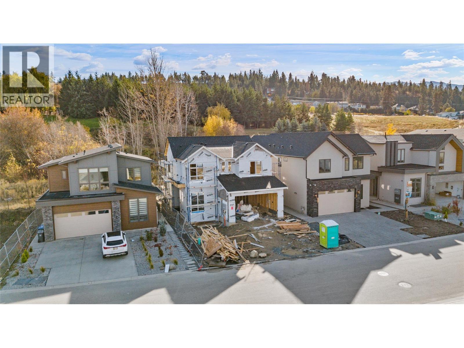 996 Bull Crescent. Kelowna, British Columbia