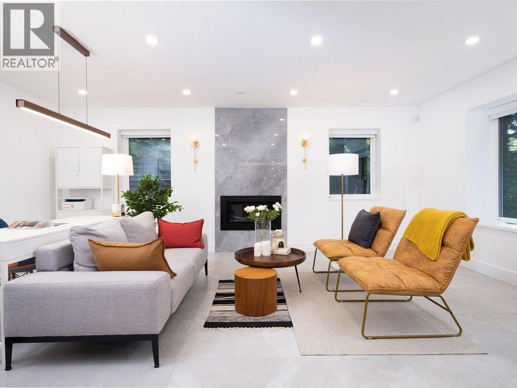 4283 Capilano Road, North Vancouver