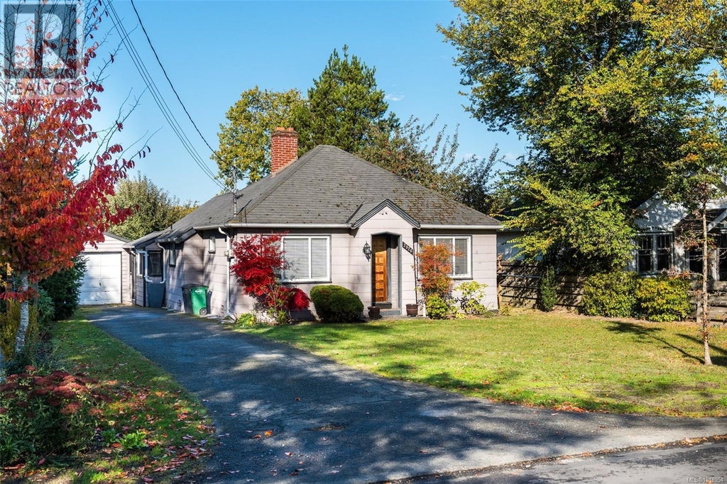 2926 Colquitz Avenue, Saanich