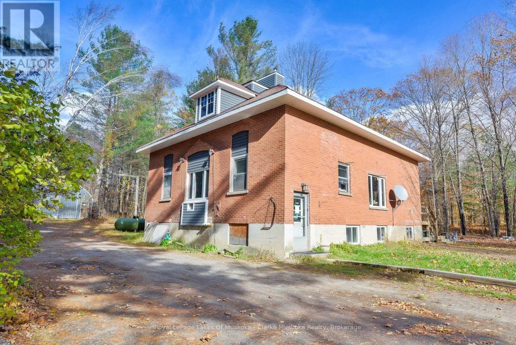 2026 Peninsula Road, Muskoka Lakes (medora)