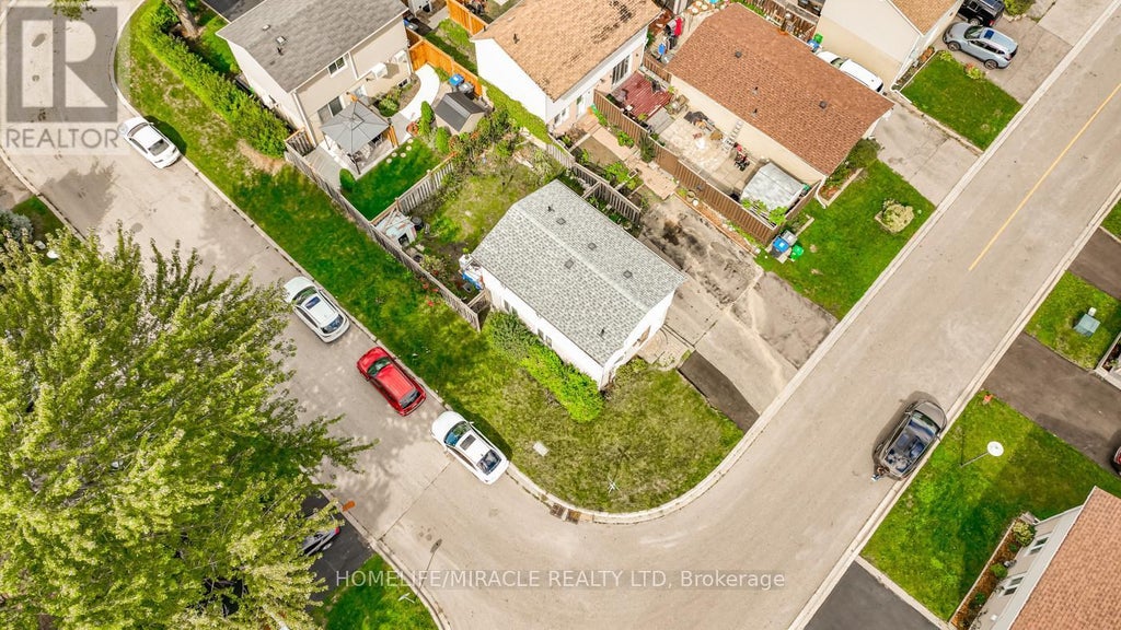 5 Holmcrest Court, Brampton (central Park)