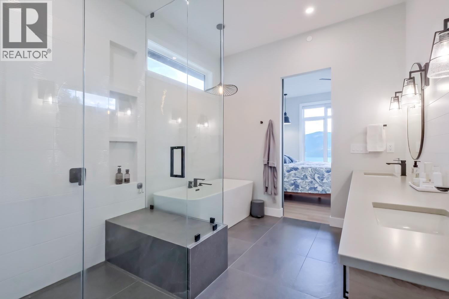 9874 Beacon Hill Drive. Lake Country, British Columbia