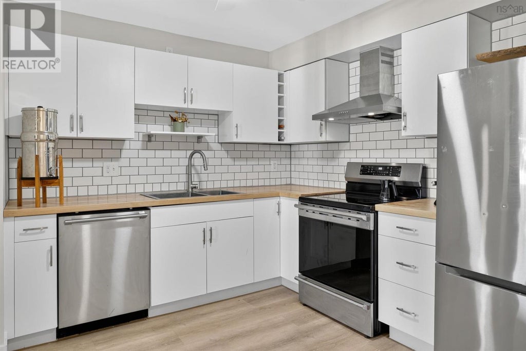 409 87 Kearney Lake Road, Halifax