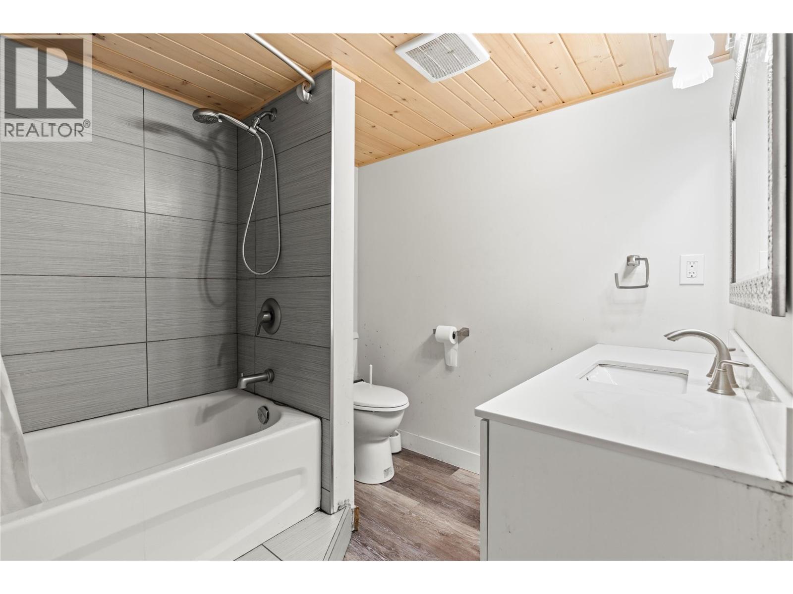 4702 20 Street. Vernon, British Columbia