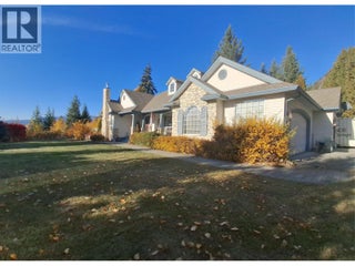 3267 Roncastle Road. Blind Bay, British Columbia