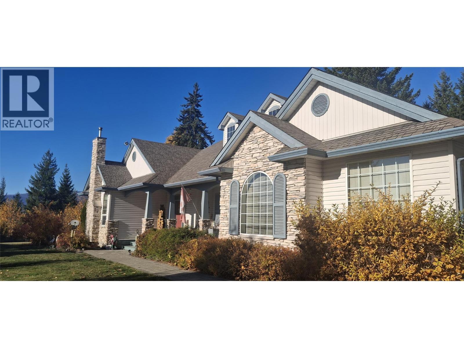 3267 Roncastle Road. Blind Bay, British Columbia