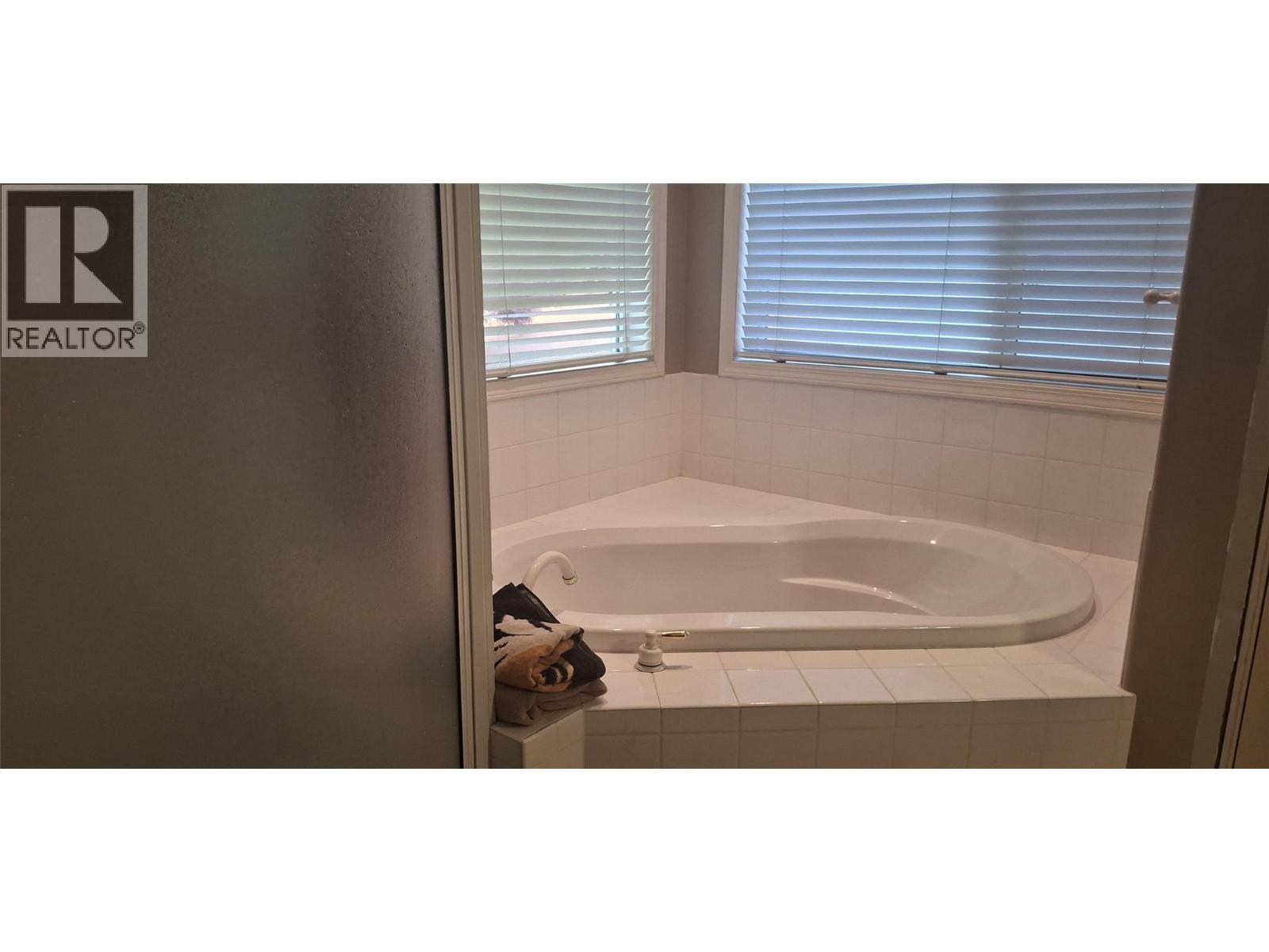 3267 Roncastle Road. Blind Bay, British Columbia