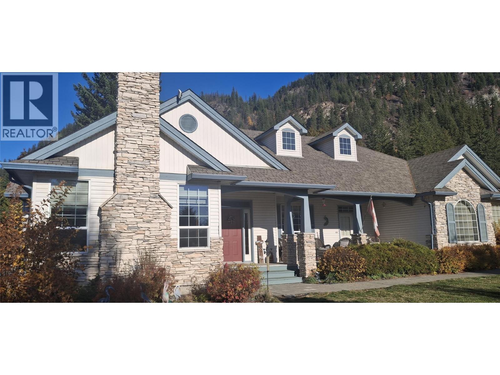 3267 Roncastle Road. Blind Bay, British Columbia