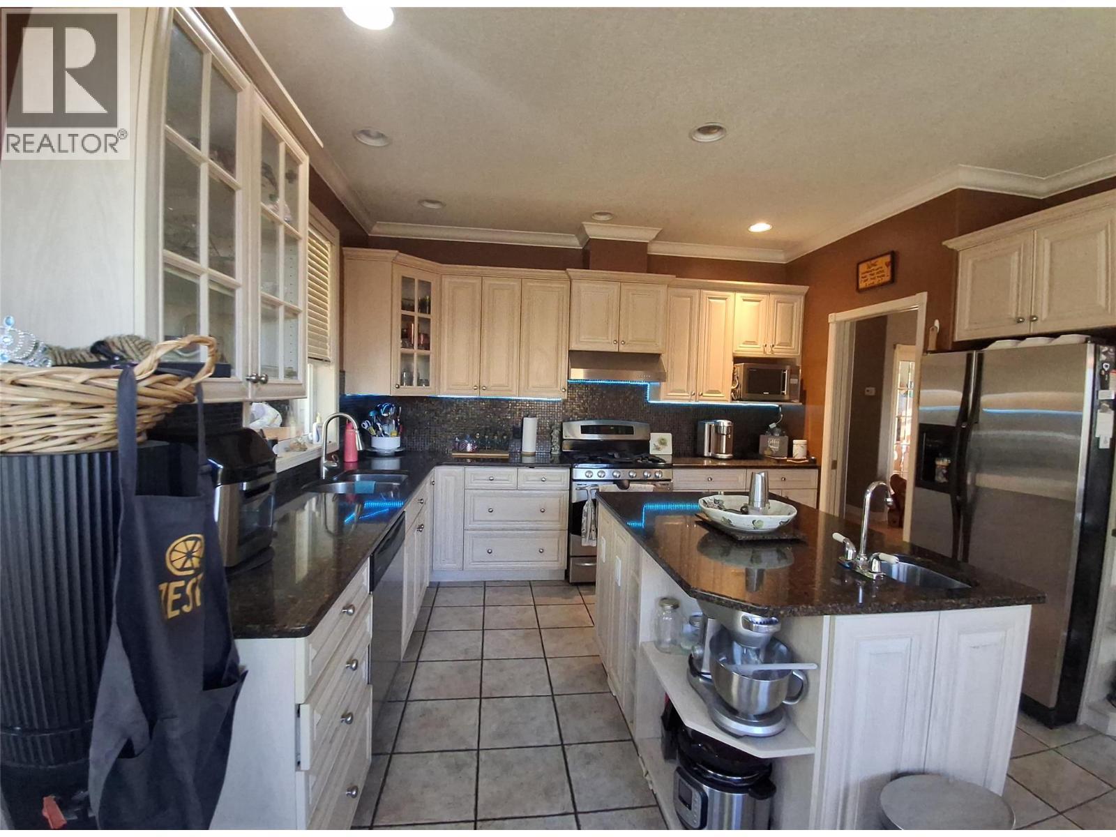 3267 Roncastle Road. Blind Bay, British Columbia