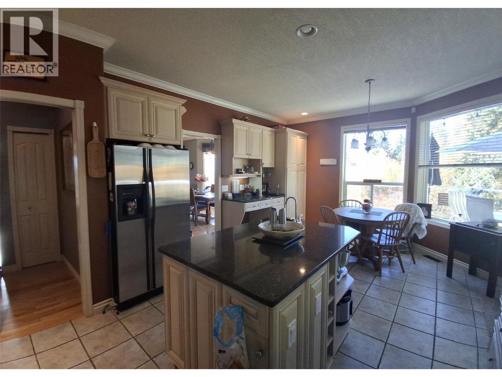 3267 Roncastle Road. Blind Bay, British Columbia