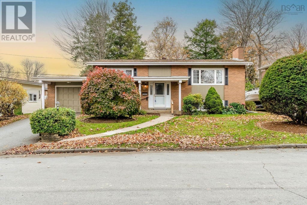 51 Woodward Crescent, Halifax