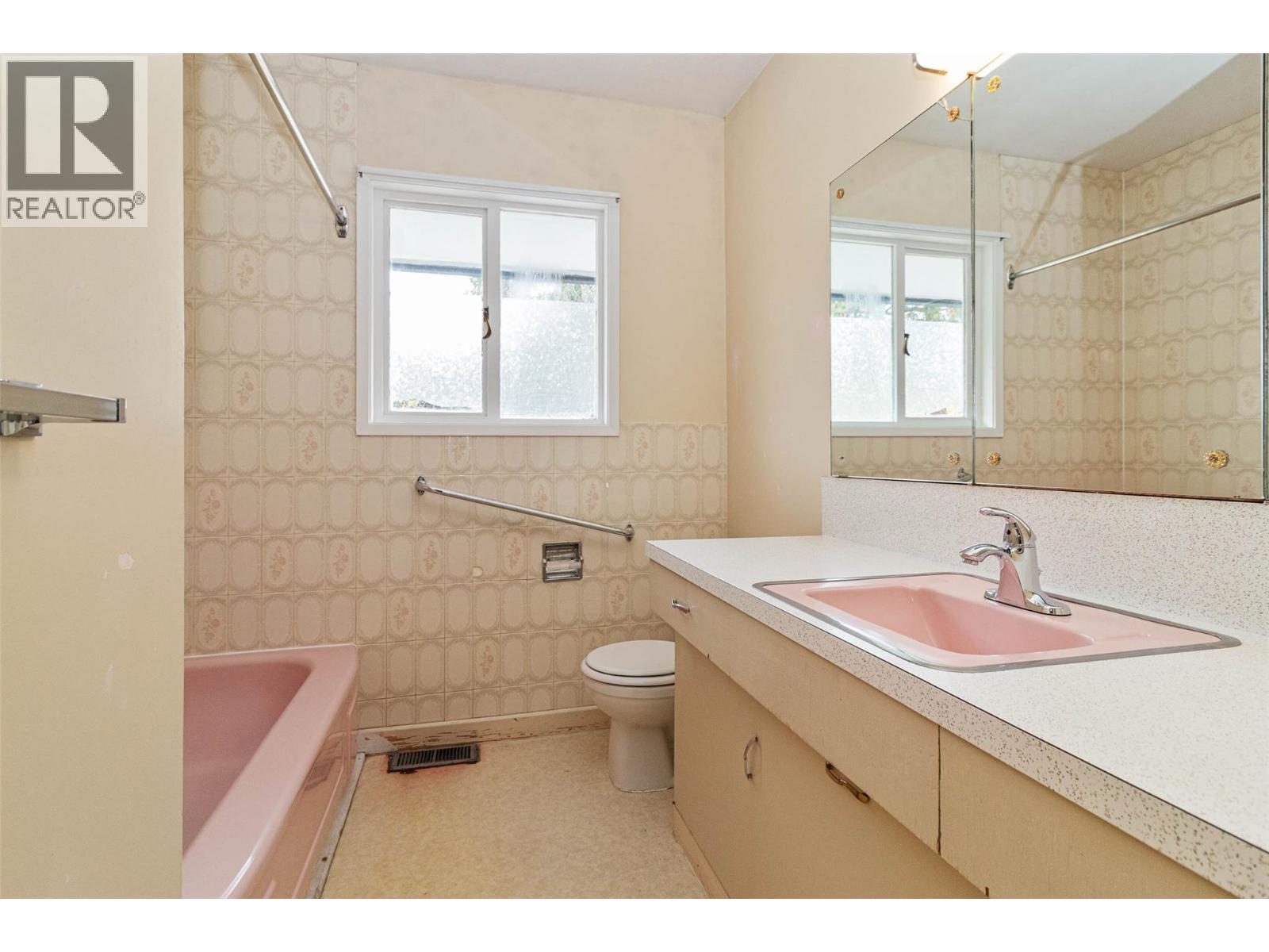 4829 Lakeshore Road. Kelowna, British Columbia