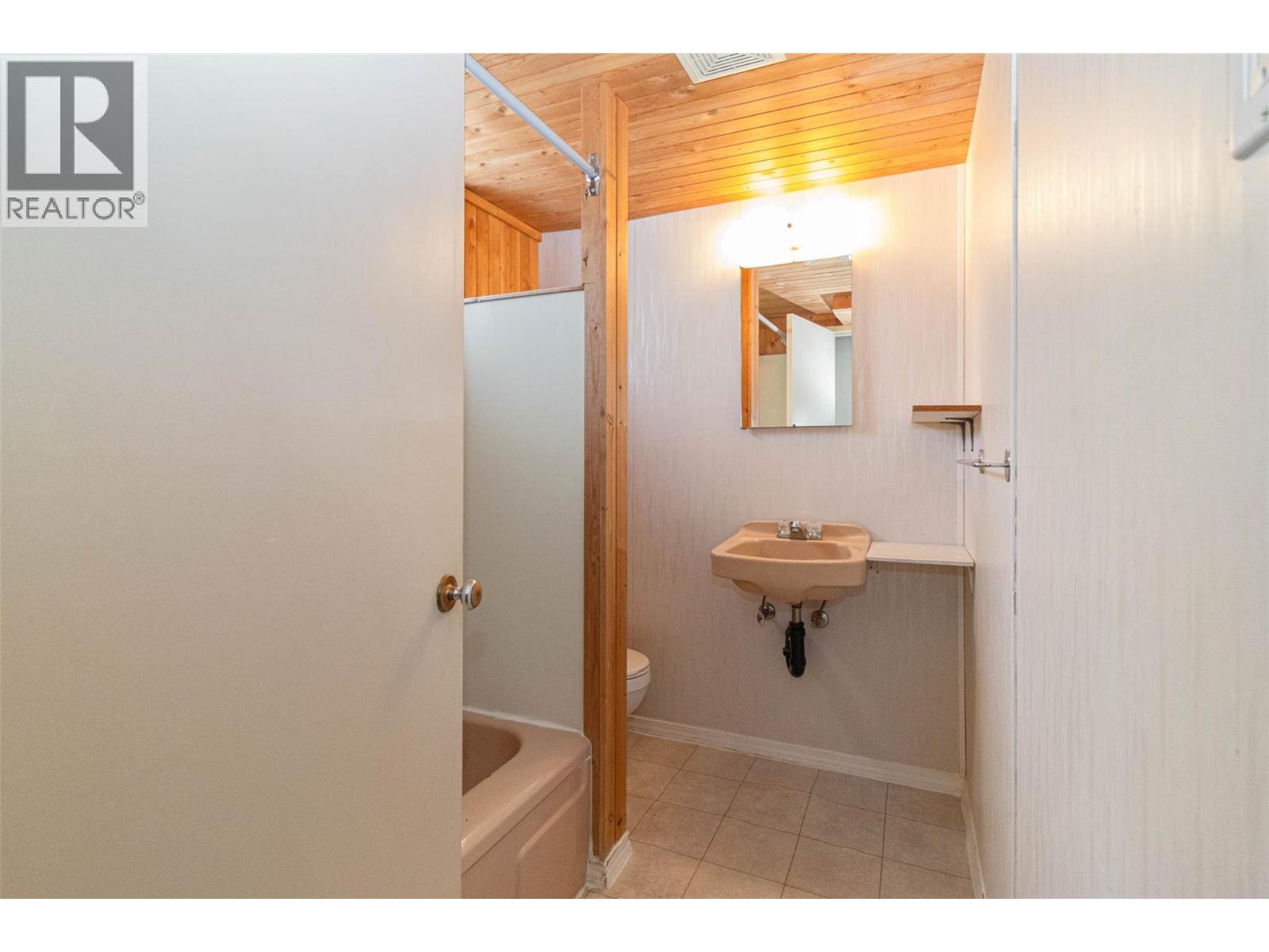 4829 Lakeshore Road. Kelowna, British Columbia