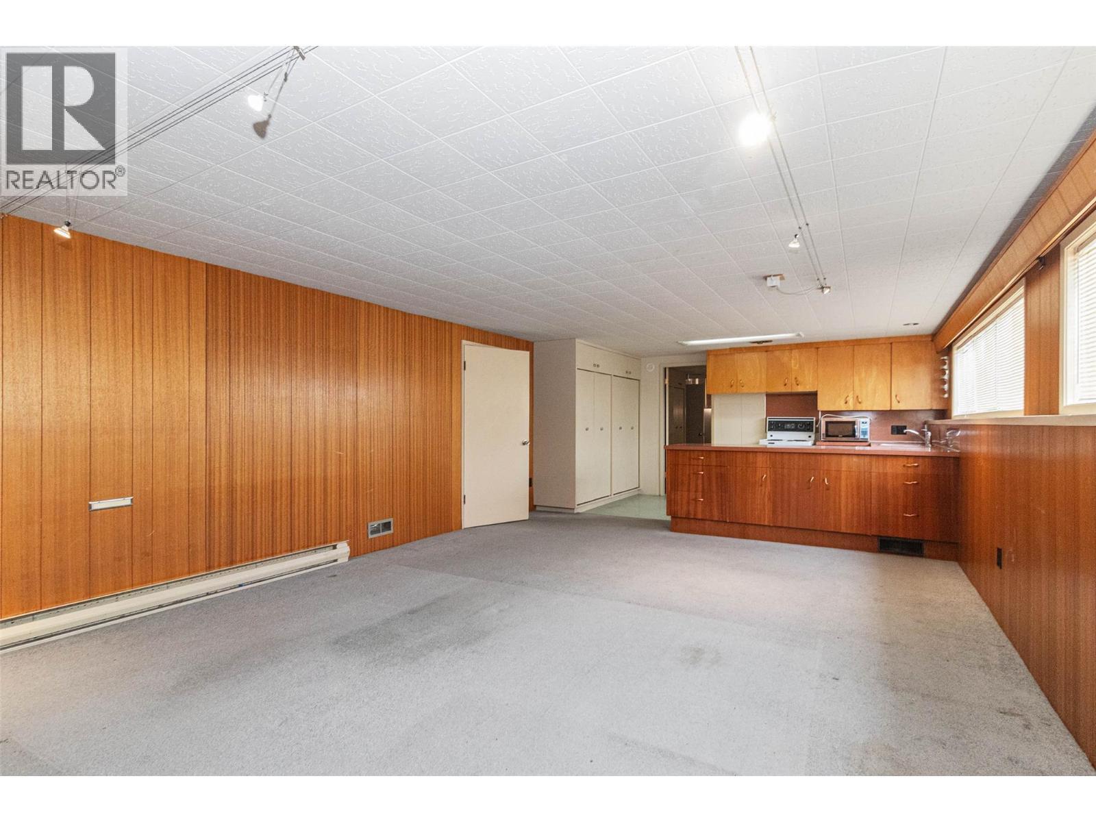 4829 Lakeshore Road. Kelowna, British Columbia