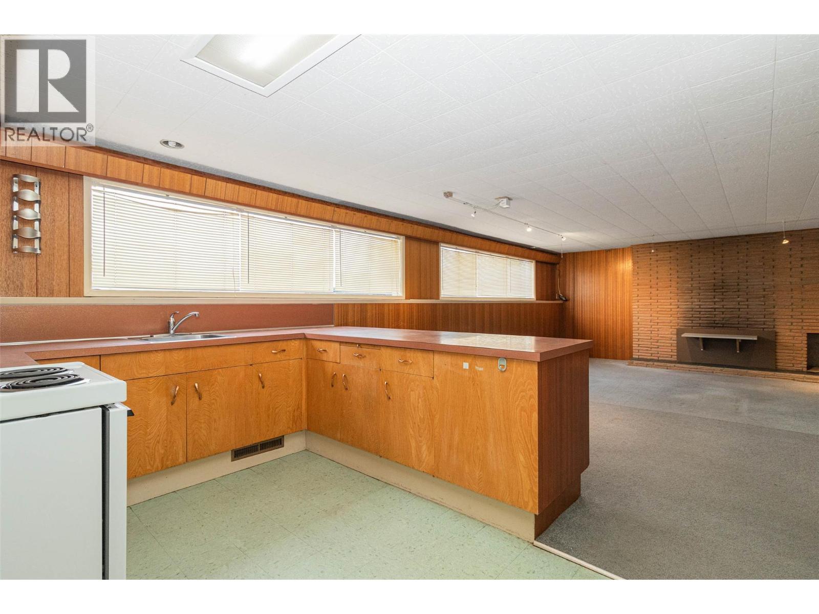 4829 Lakeshore Road. Kelowna, British Columbia