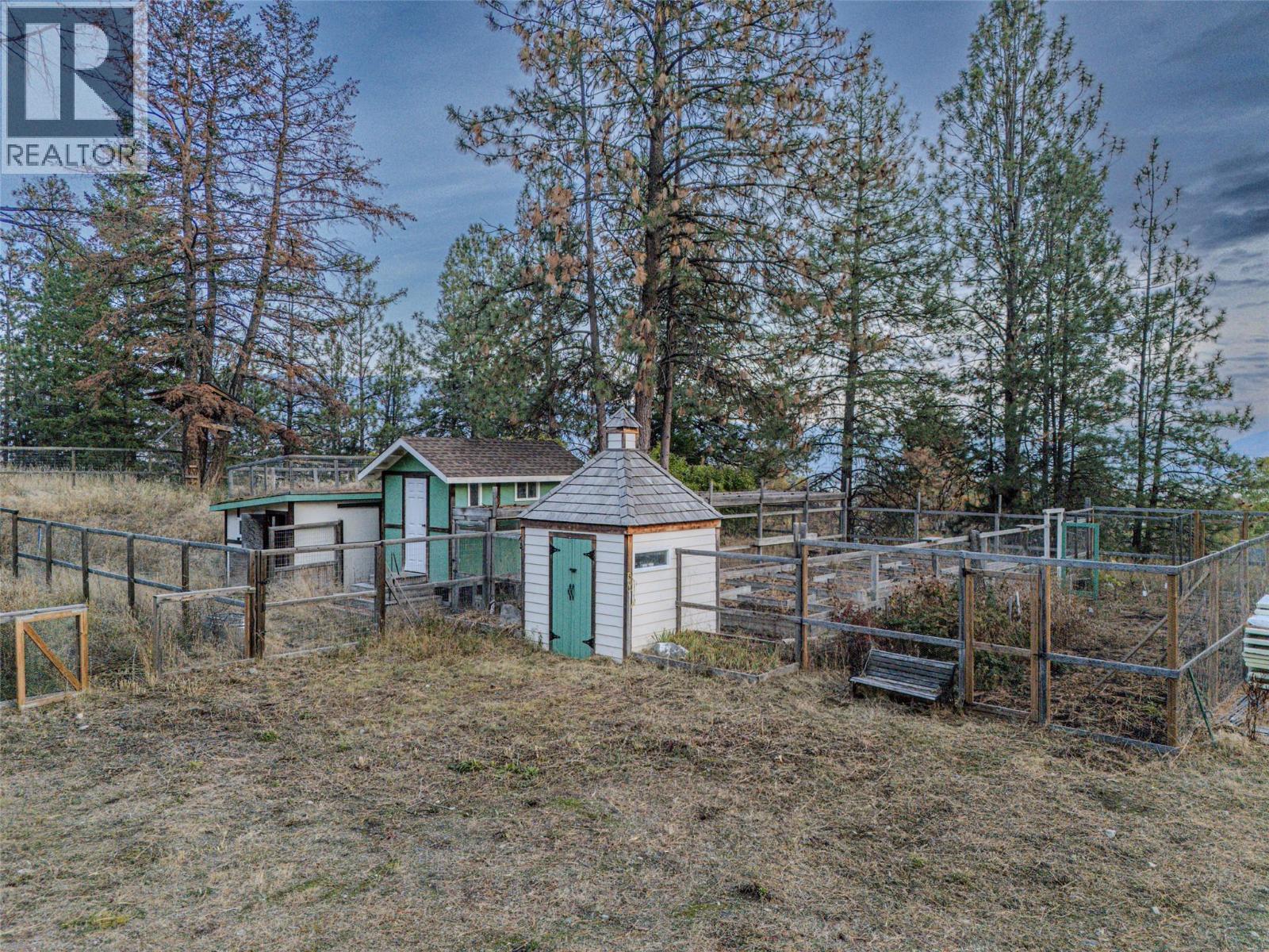4976 Princeton Avenue. Peachland, British Columbia
