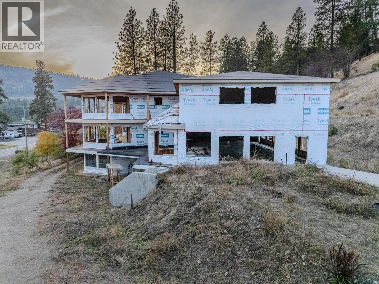 4976 Princeton Avenue. Peachland, British Columbia