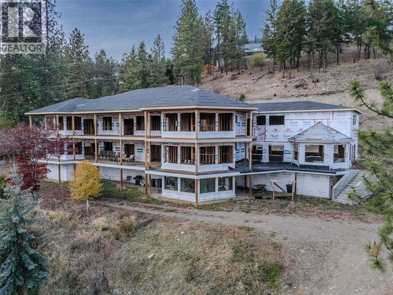 4976 Princeton Avenue. Peachland, British Columbia