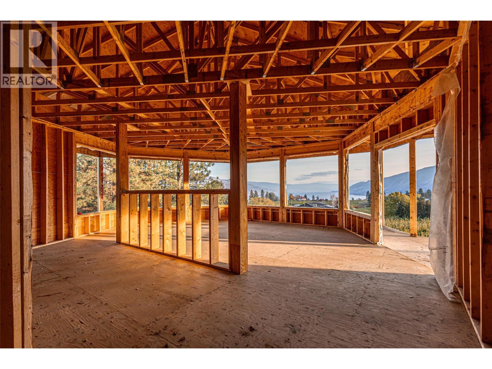 4976 Princeton Avenue. Peachland, British Columbia