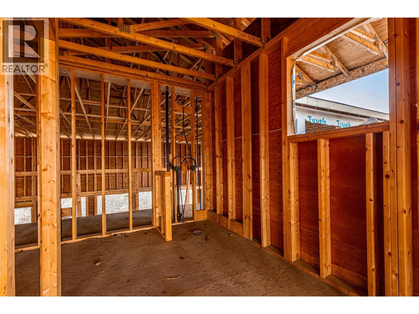 4976 Princeton Avenue. Peachland, British Columbia