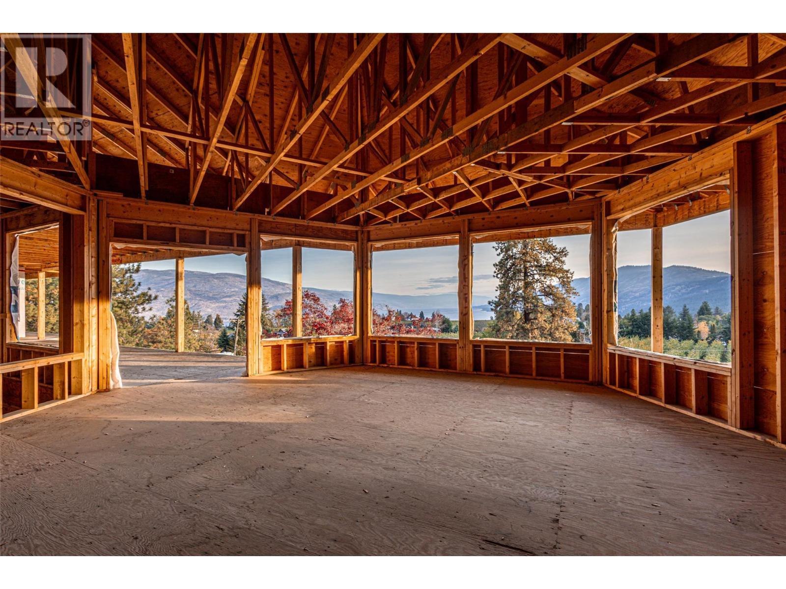 4976 Princeton Avenue. Peachland, British Columbia