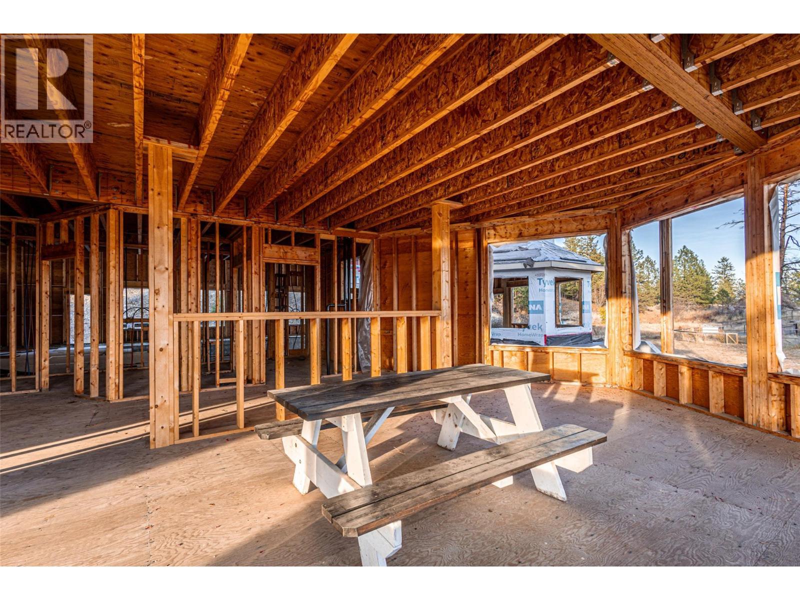 4976 Princeton Avenue. Peachland, British Columbia