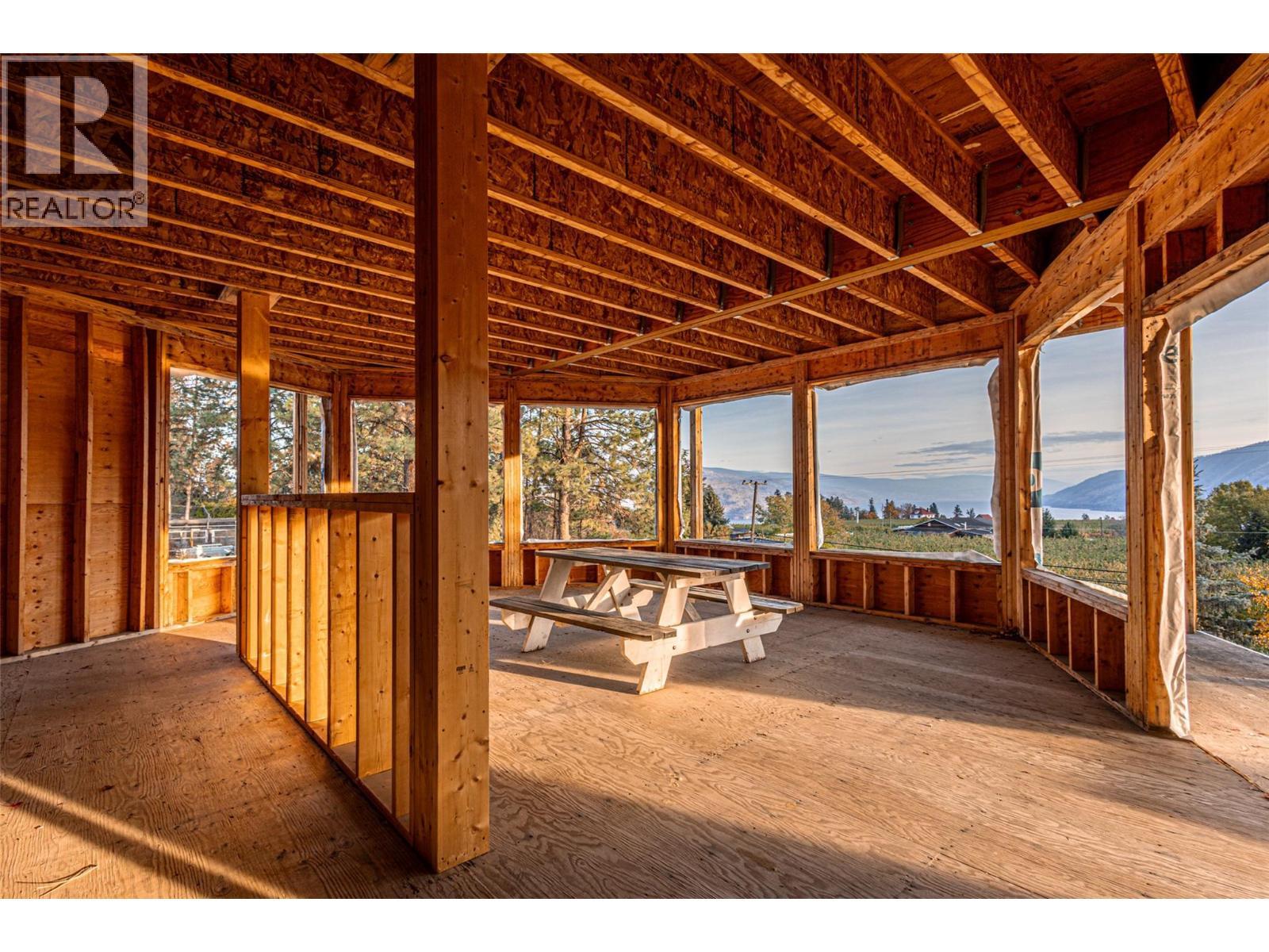 4976 Princeton Avenue. Peachland, British Columbia