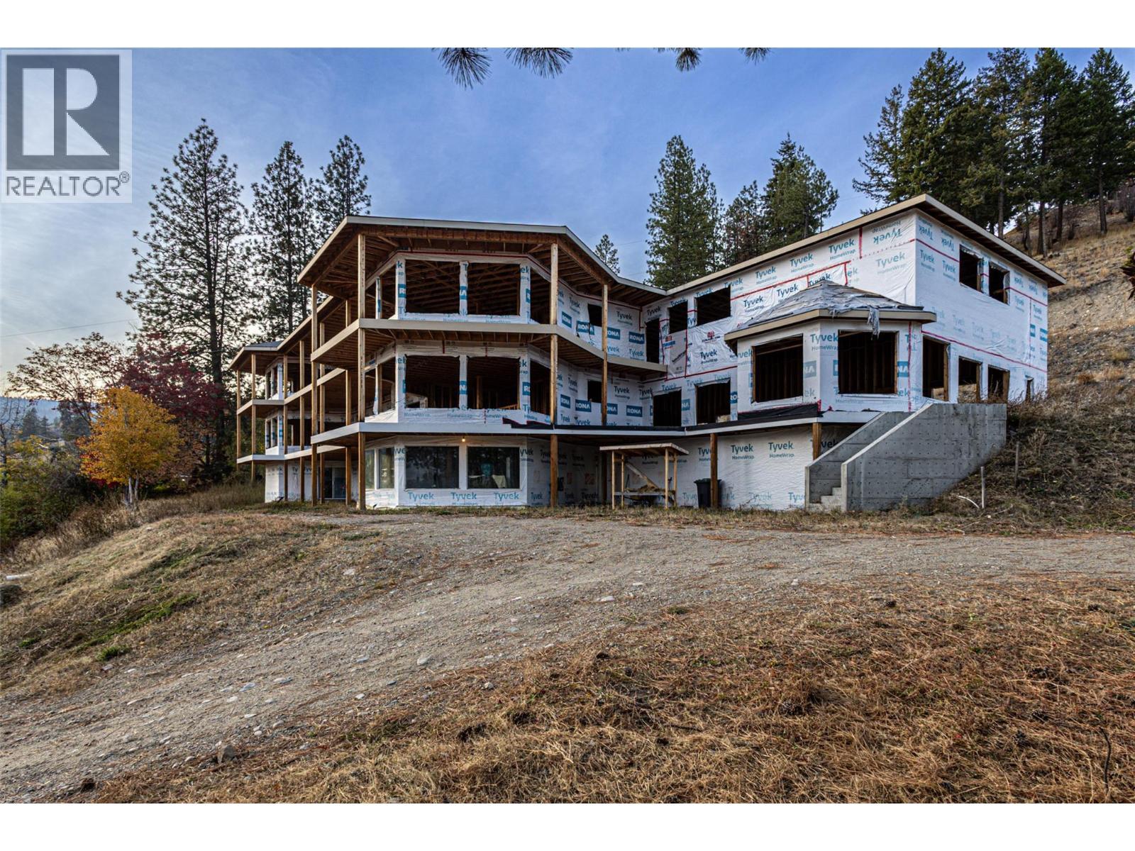 4976 Princeton Avenue. Peachland, British Columbia