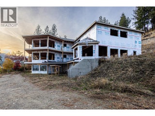4976 Princeton Avenue. Peachland, British Columbia