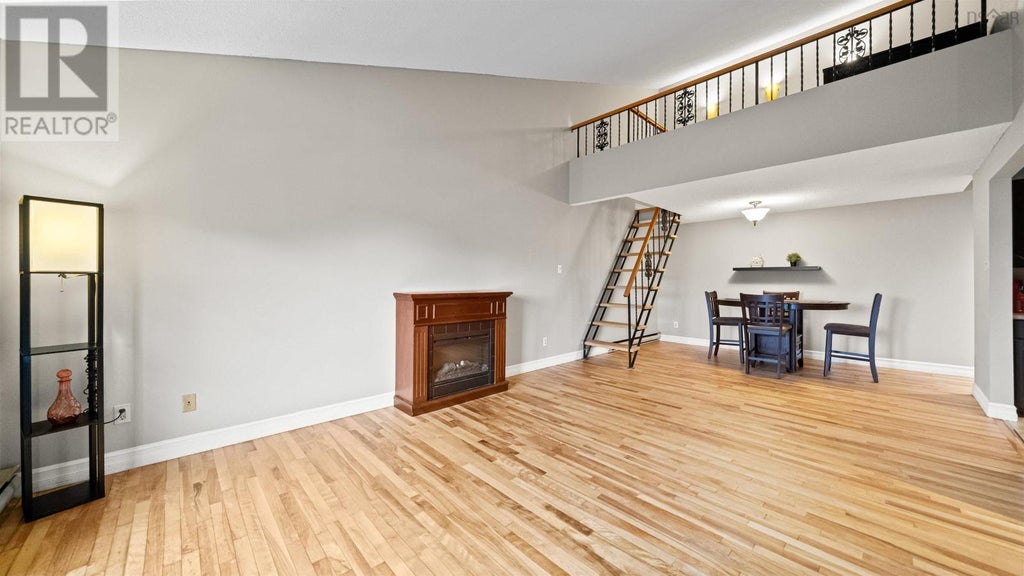 9 4 Rose Way, Dartmouth