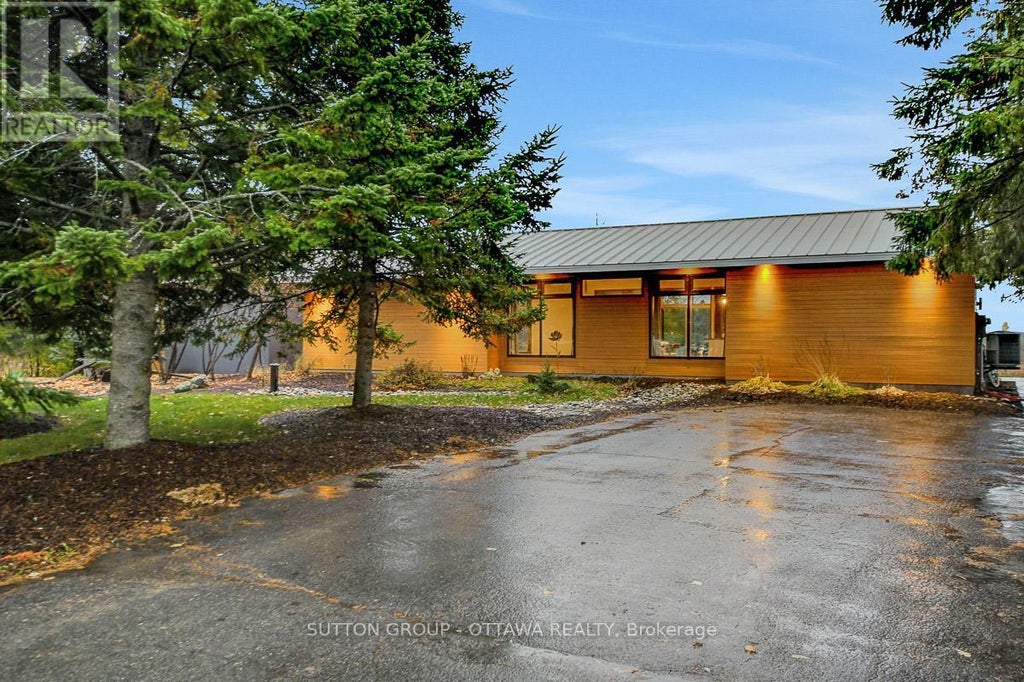 7844 Bleeks Road, Ottawa