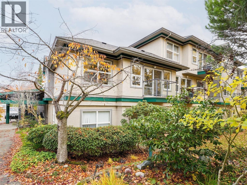 213 1485 Garnet Road, Saanich