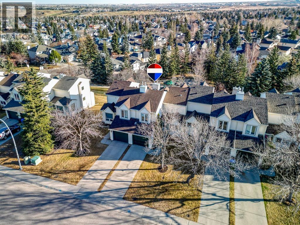 221 Sandringham Road Nw, Calgary