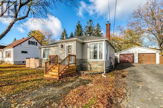 250 Eighth Avenue, Lively