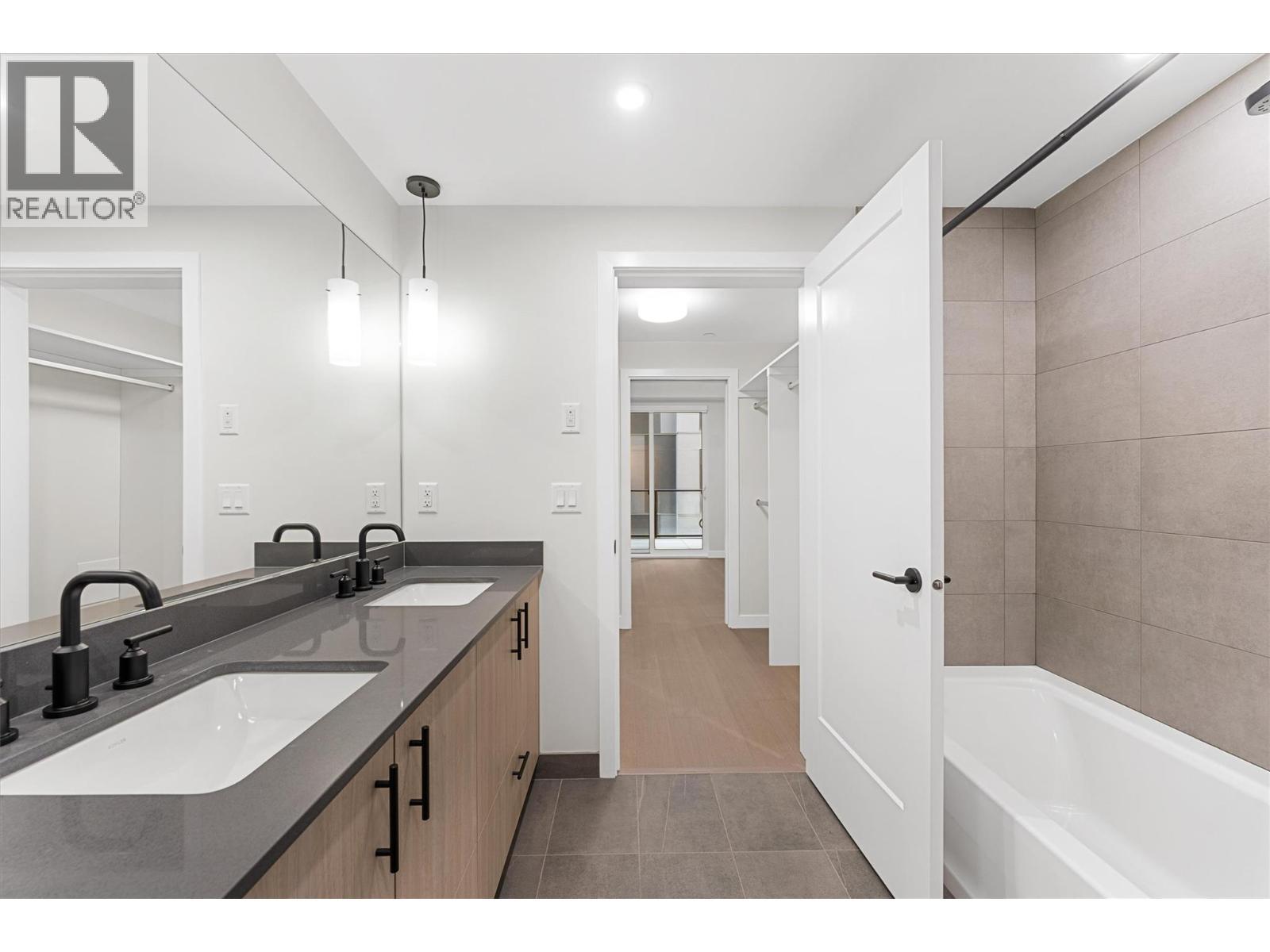 9654 Benchland Road Unit# 202. Lake Country, British Columbia