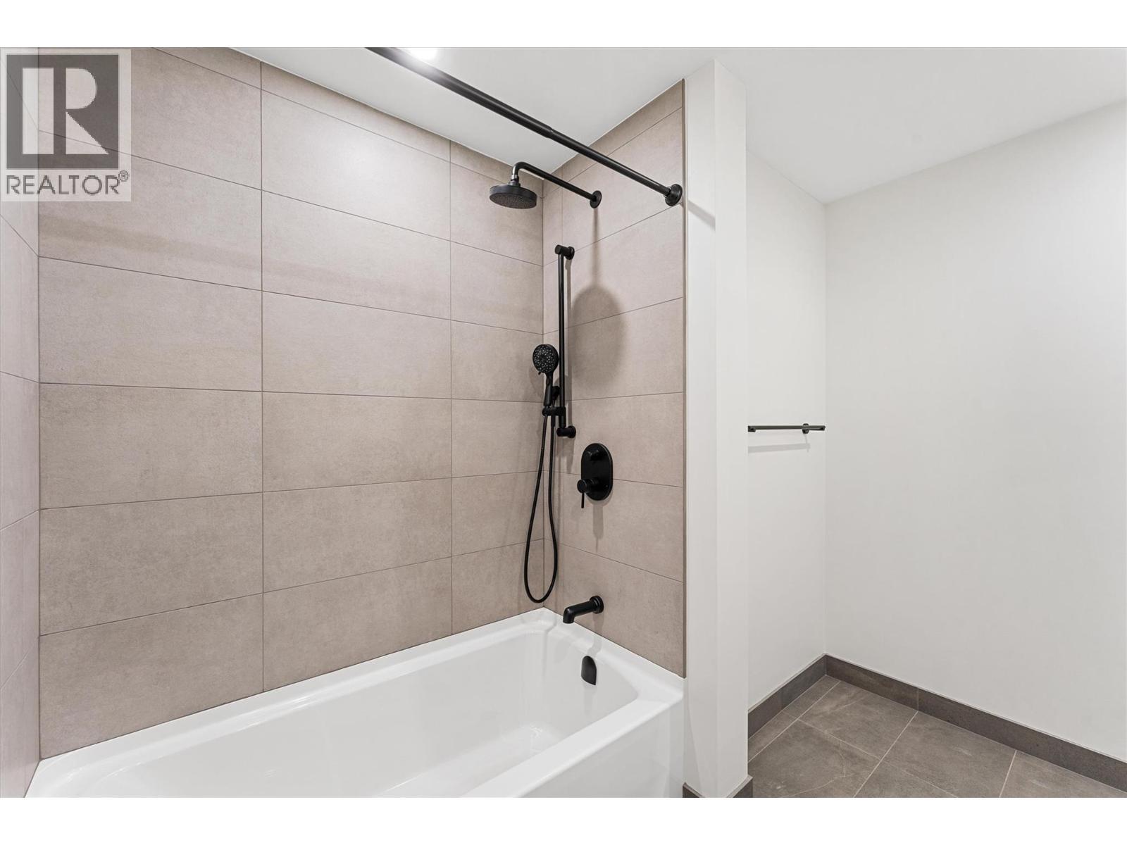 9654 Benchland Road Unit# 202. Lake Country, British Columbia