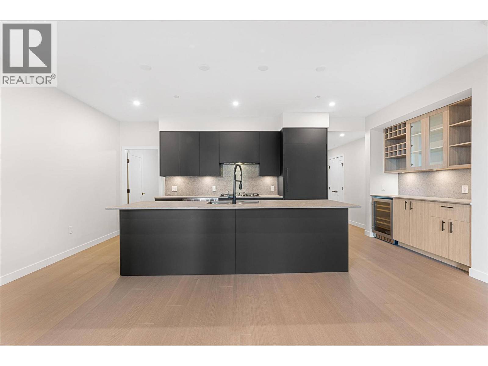 9654 Benchland Road Unit# 202. Lake Country, British Columbia