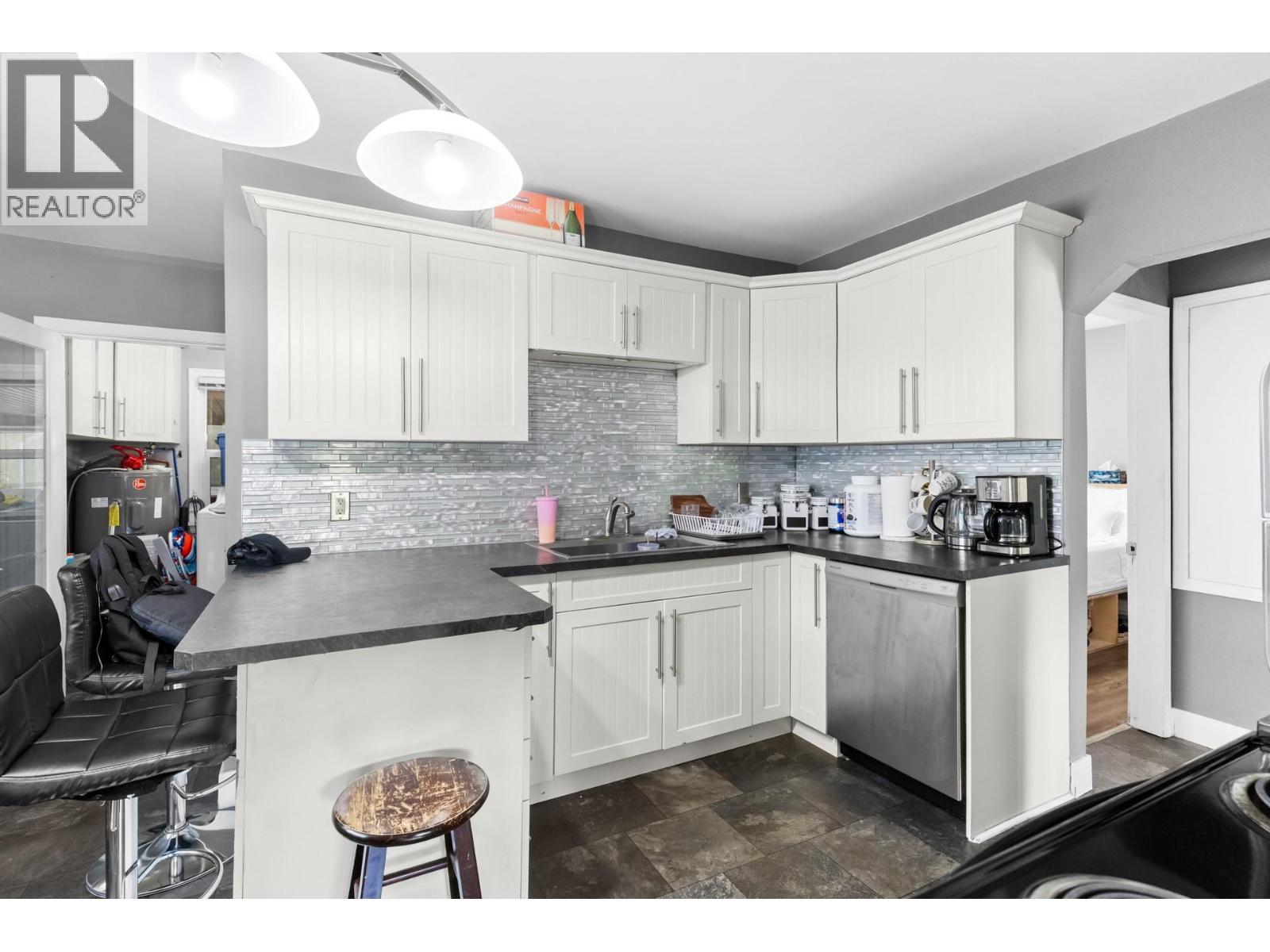 842 Glenmore Drive. Kelowna, British Columbia