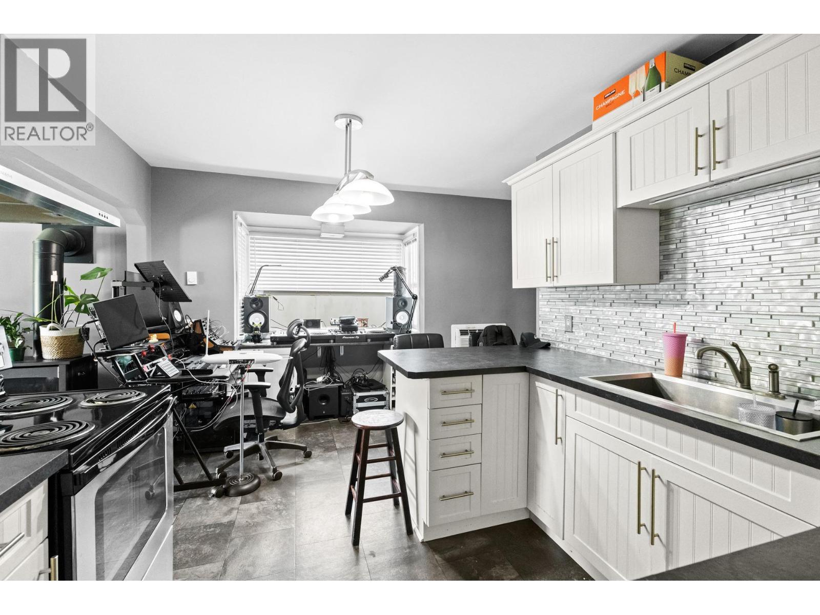 842 Glenmore Drive. Kelowna, British Columbia