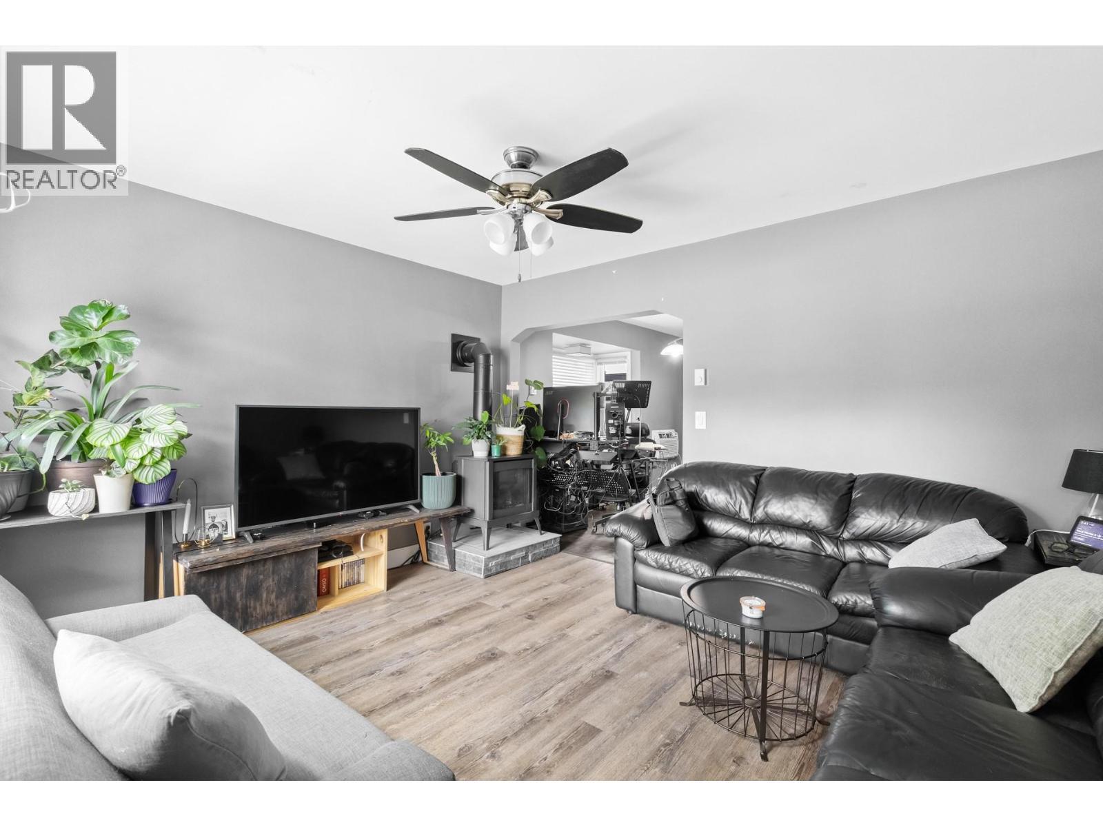 842 Glenmore Drive. Kelowna, British Columbia